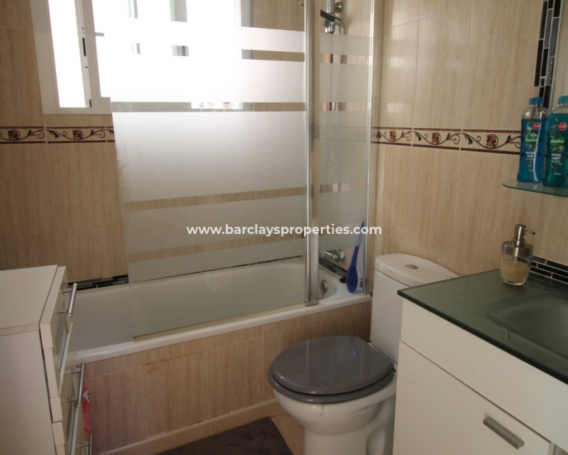 Badezimmer - Villa zu verkaufen mit Gemeinschaftspool Urb La Marina