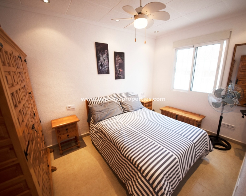 Dormitorio - Casa adosada orientada al sur en venta en Alicante, España