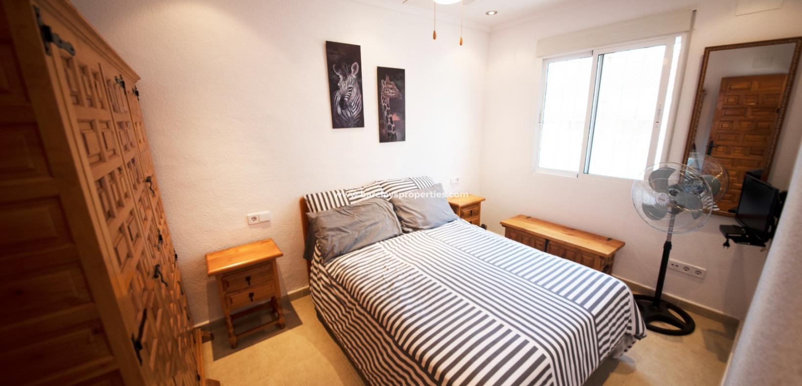 Dormitorio - Casa adosada orientada al sur en venta en Alicante, España