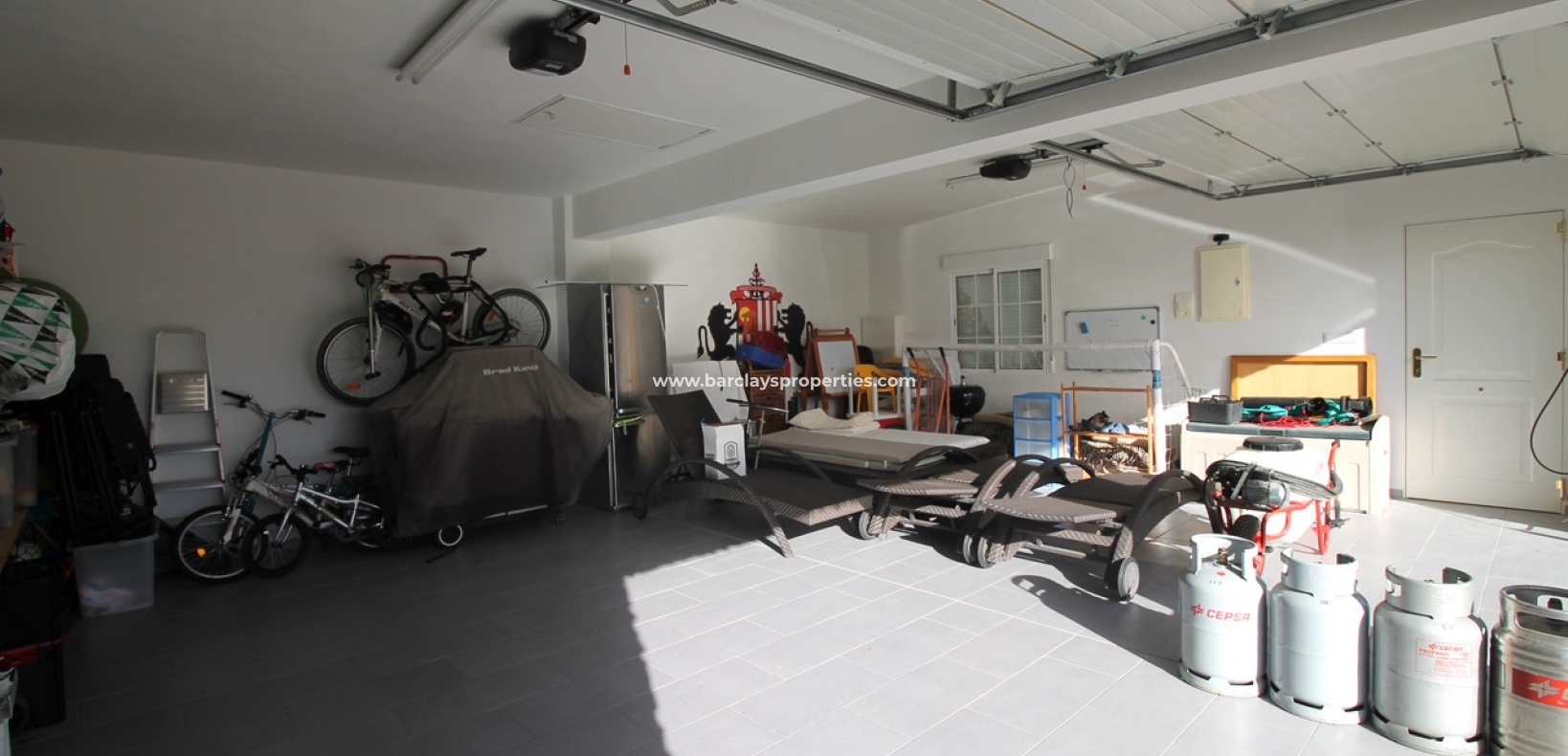 Garage - Grote vrijstaande villa te koop in La Escuera