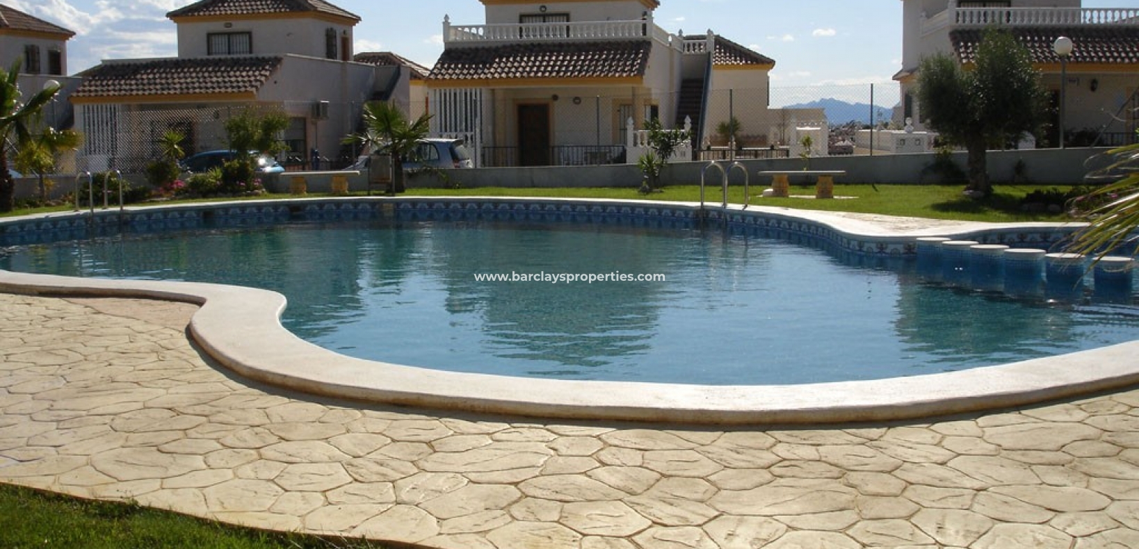 Gemensam pool - Fristående villa till salu i La Marina Urb
