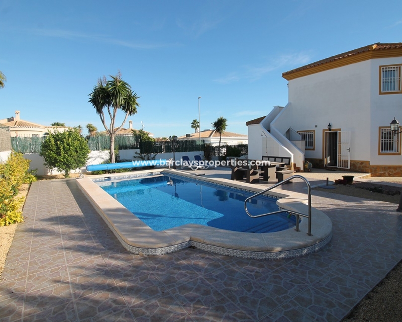 Hauptansicht - Freistehende Villa zum Verkauf in Urb. La Marina, mit Pool