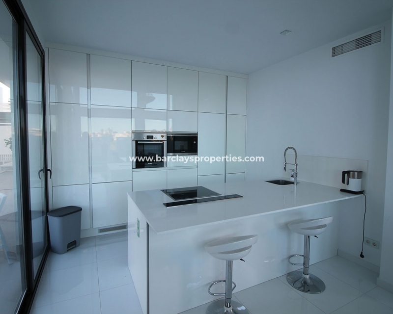 Keuken - Moderne villa te koop in urbanisatie La Marina