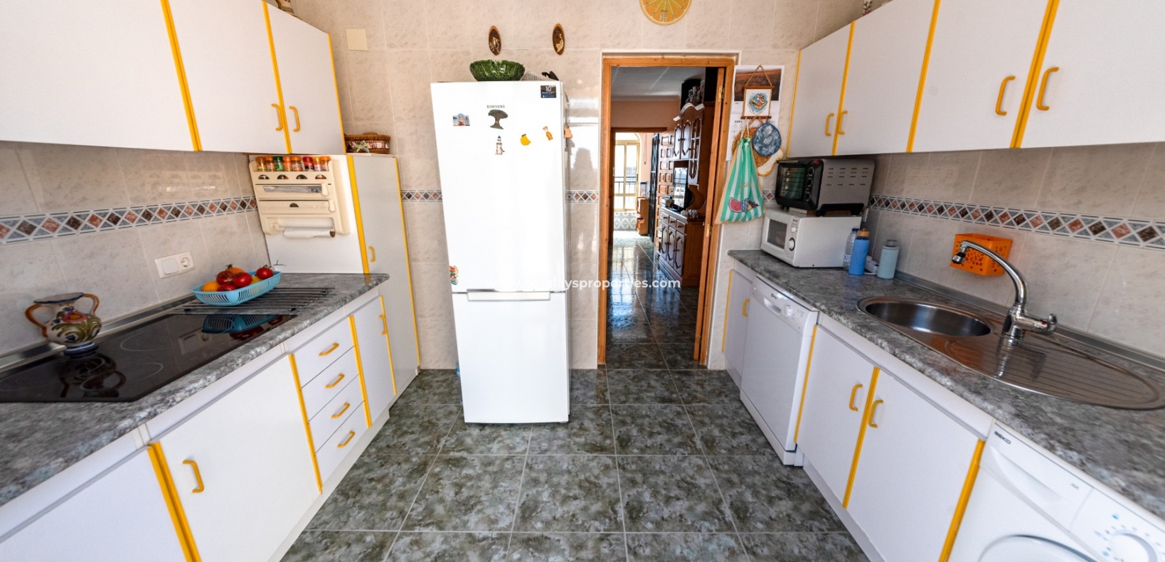 Kitchen - Detached property for sale in La Marina, Alicante