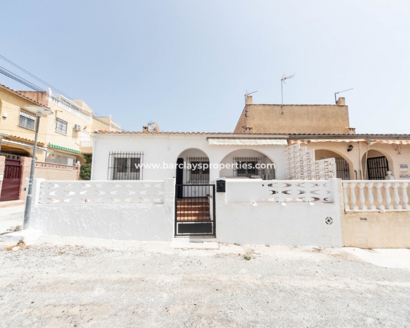 Rijtjeshuis te koop in Urb La Marina