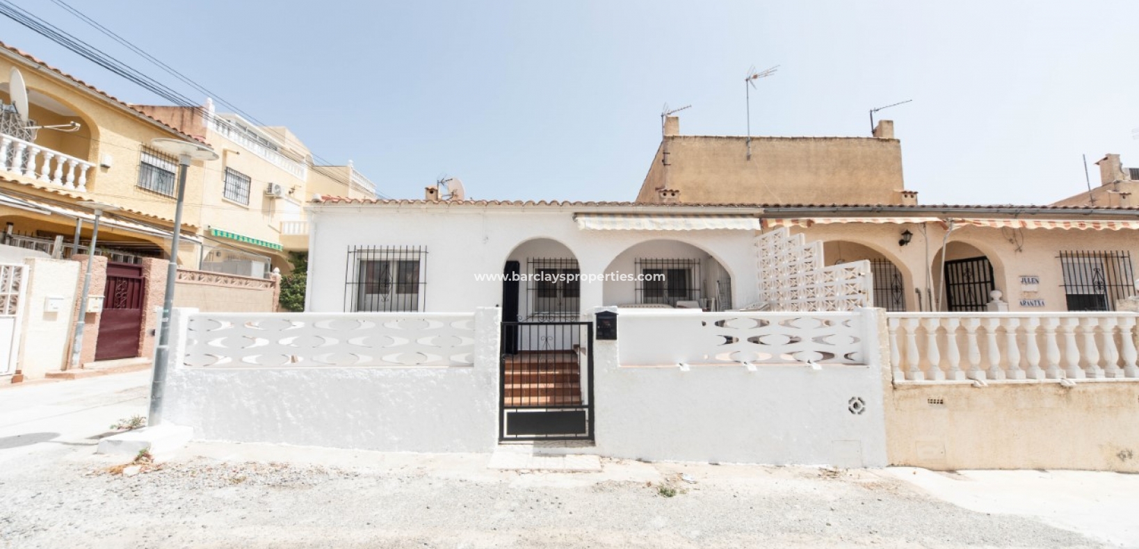 Rijtjeshuis te koop in Urb La Marina