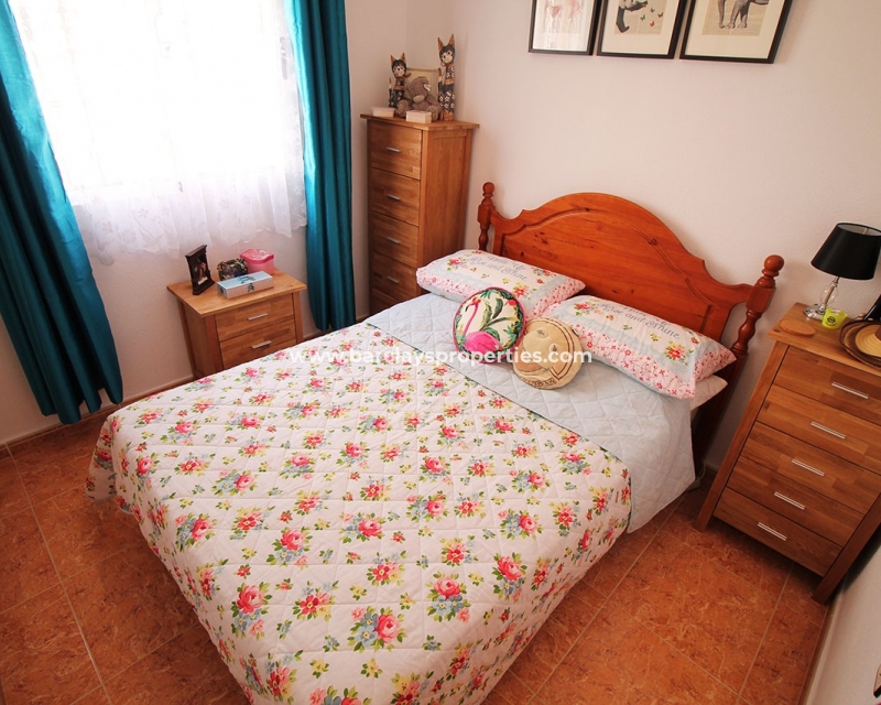 Slaapkamer - op het zuiden gelegen onroerend goed te koop in La Marina, Spanje