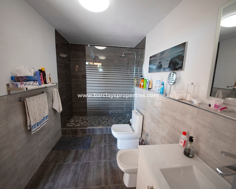 Town House Style Property for Sale in La Marina, Alicante Spain. – bathroom