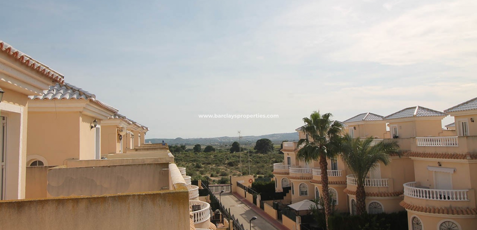 Views - Villa for sale with communal pool urb Oasis-La Marina