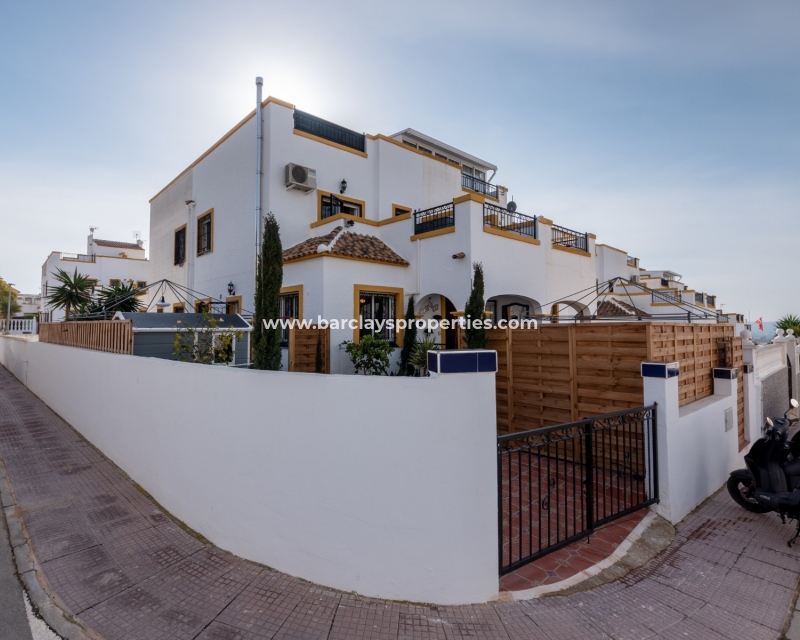 Villa à vendre avec piscine commune Urb Oasis-La Marina