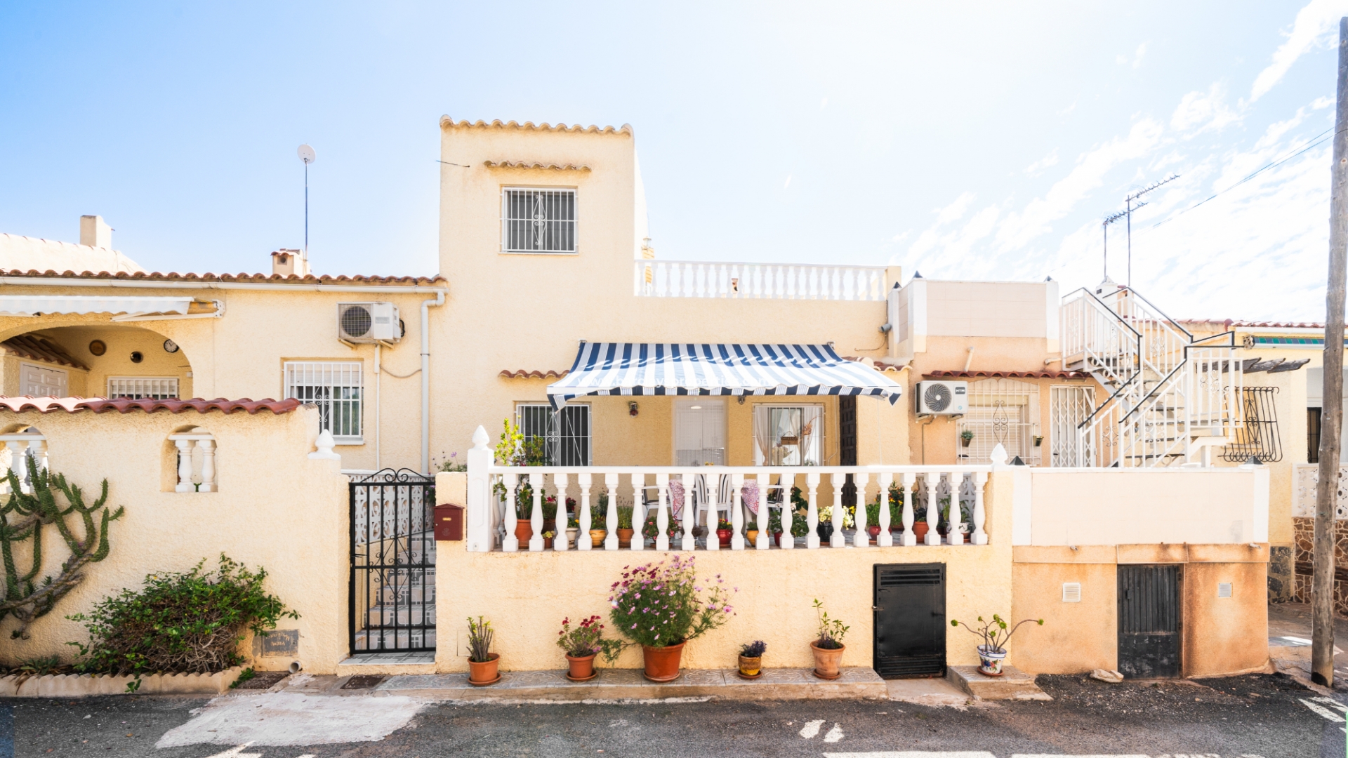 Adosado - Venta - Urb. La Marina - 5680