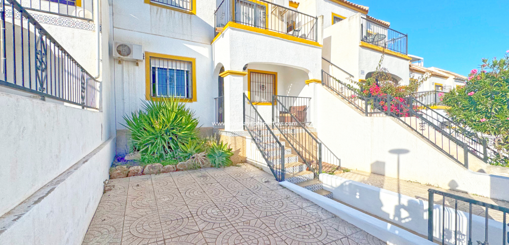Apartamento en venta en la Costa Blanca, con dos piscinas comunitarias
