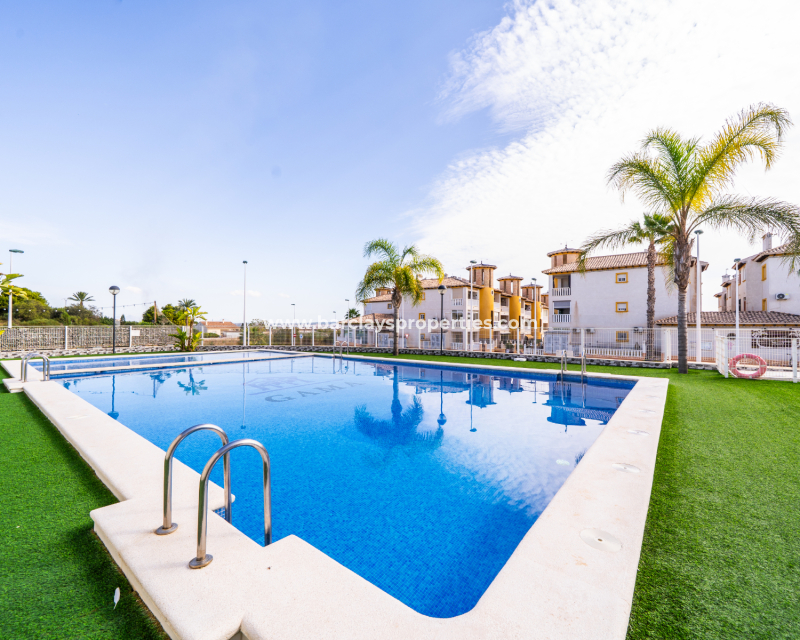 Apartamento en venta en La Marina cerca de la playa