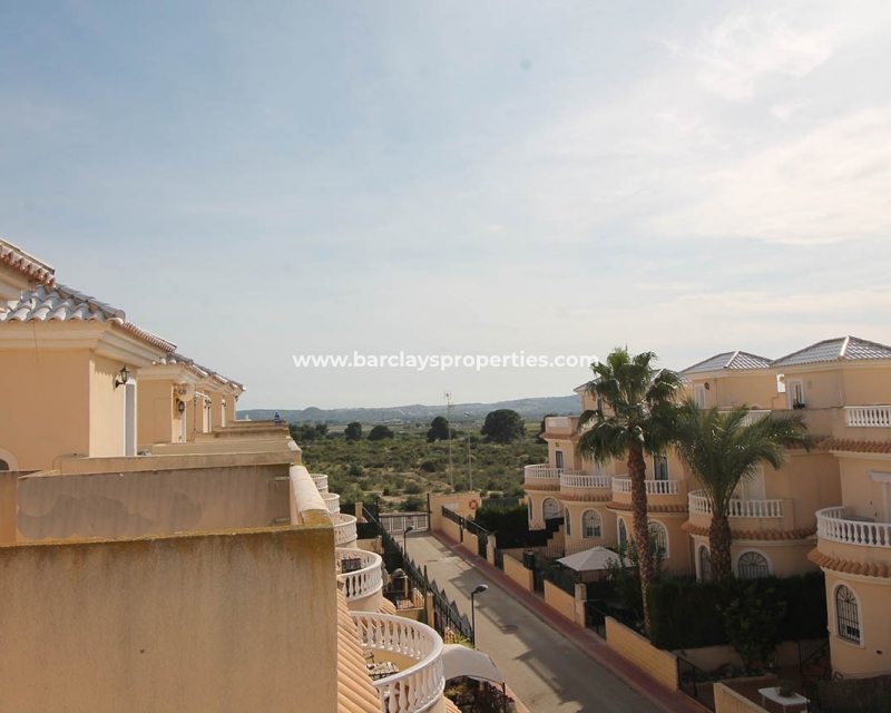 Aussicht - Villa mit Gemeinschaftspool zum Verkauf urb Oasis-La Marina