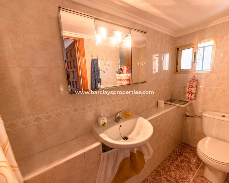 Badezimmer - Freistehende Immobilie zum Verkauf in La Marina, Alicante