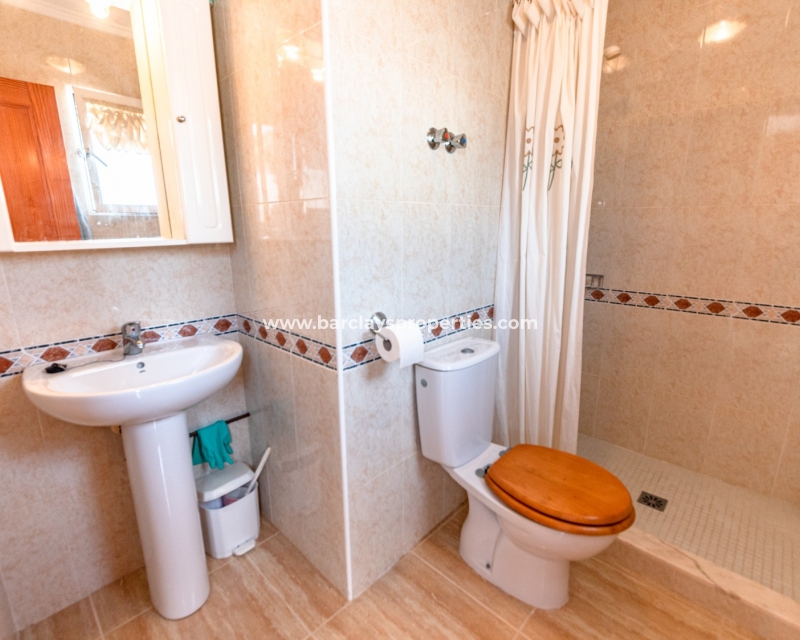 Badezimmer - freistehende Villa zum Verkauf in La Marina Urb