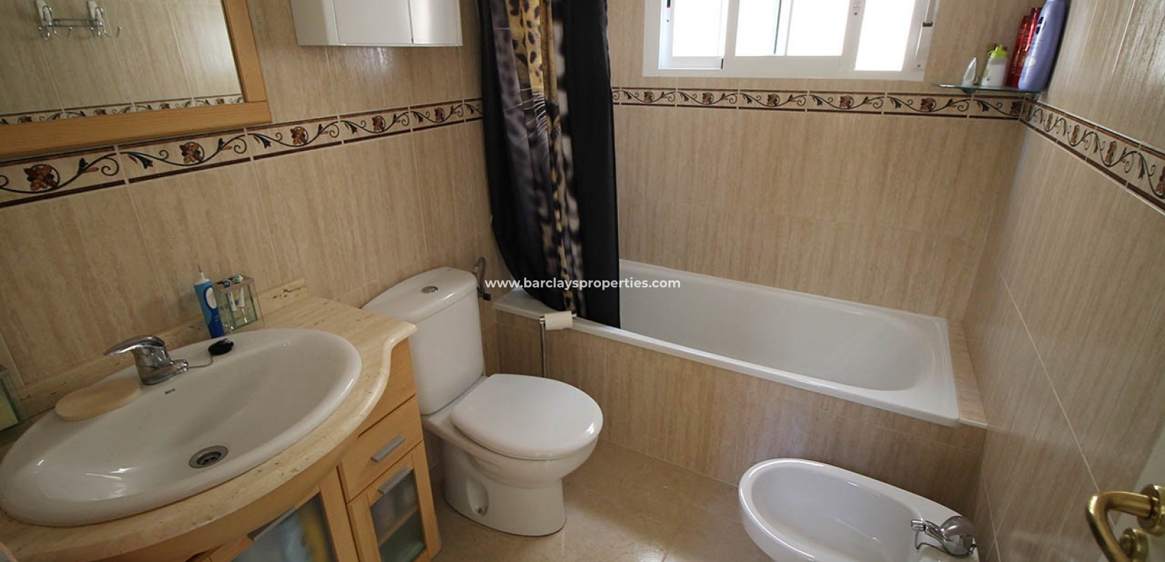 Badezimmer - Villa mit Gemeinschaftspool zum Verkauf urb Oasis-La Marina