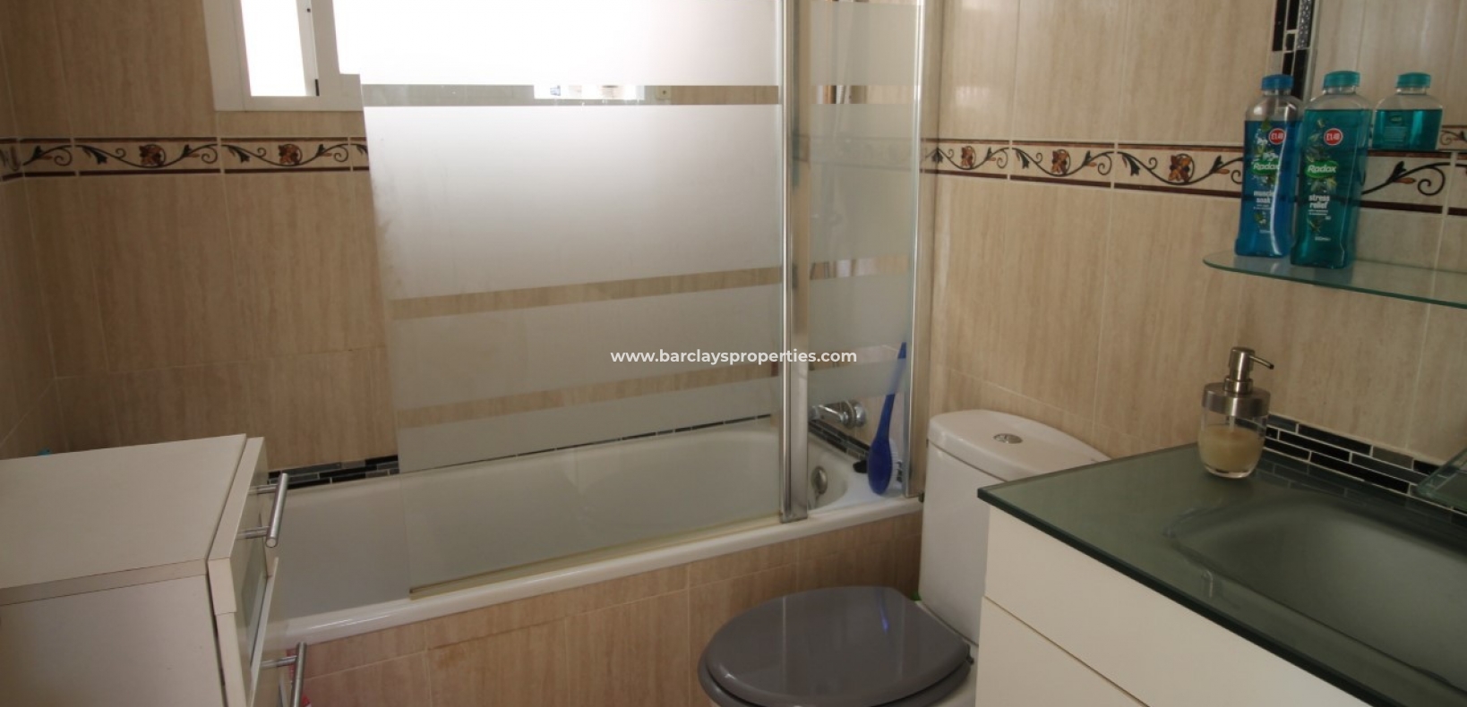 Badezimmer - Villa zu verkaufen mit Gemeinschaftspool Urb La Marina
