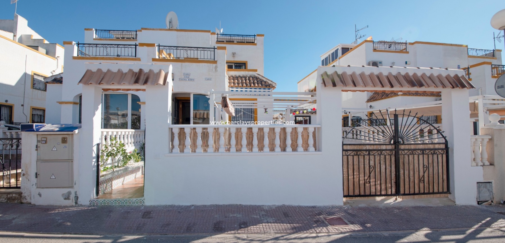 Beautiful Villa for sale in Urbanization La Marina