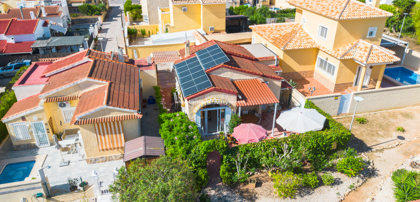 Chalet independiente en venta en Alicante