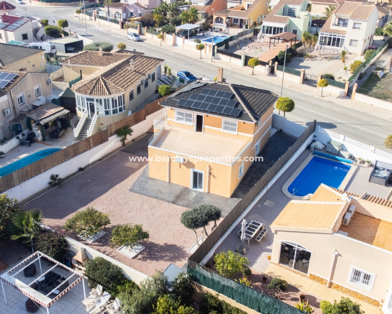 Chalet  independiente en venta en La Marina