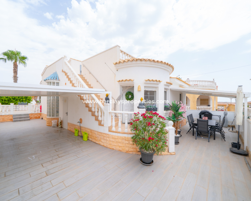 Chalet independiente en venta en La Marina