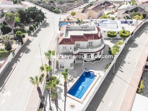 Chalet Independiente · Reventa · Urb. La Marina · Urb. La Marina