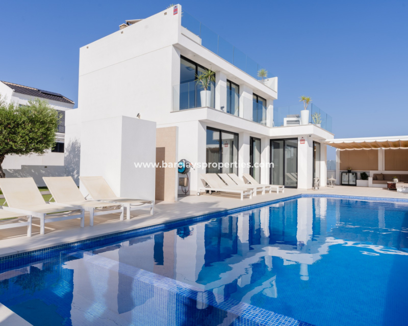 Chalet Independiente - Reventa - Urb. La Marina - Urb. La Marina