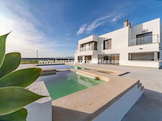 Chalet Independiente · Reventa · Urb. La Marina · Urb. La Marina