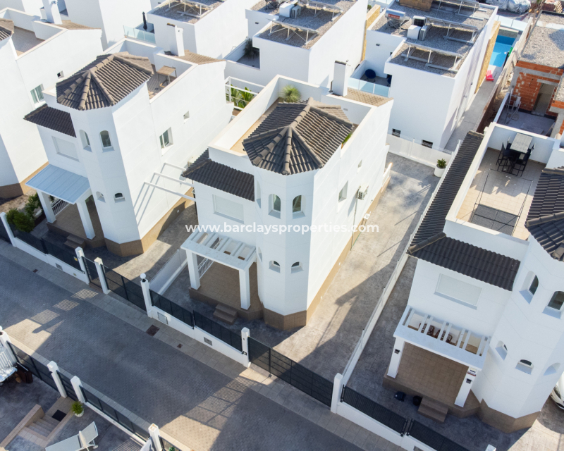 Chalet Independiente - Reventa - Urb. La Marina - Urb. La Marina