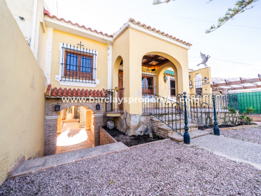 Chalet Independiente · Reventa · Urb. La Marina · Urb. La Marina