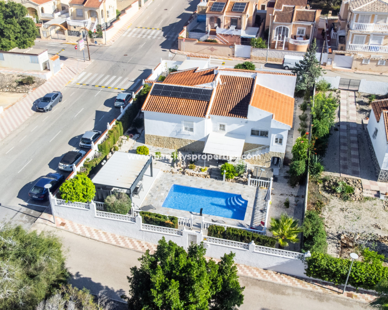 Chalet Independiente - Reventa - Urb. La Marina - Urb. La Marina