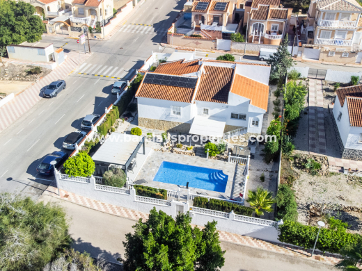 Chalet Independiente · Reventa · Urb. La Marina · Urb. La Marina