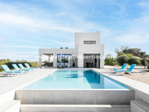 Chalet Independiente · Reventa · Urb. La Marina · Urb. La Marina