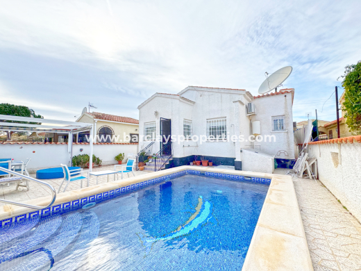 Chalet Independiente · Reventa · Urb. La Marina · Urb. La Marina