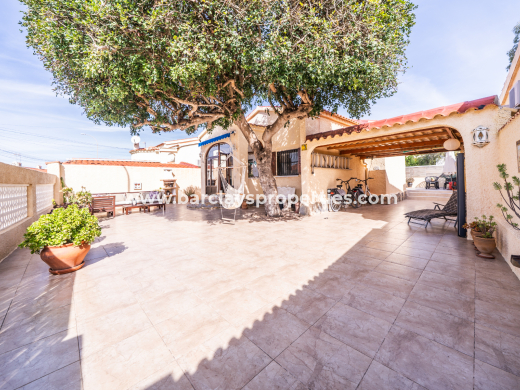 Chalet Independiente · Reventa · Urb. La Marina · Urb. La Marina