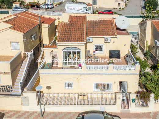 Chalet Independiente · Reventa · Urb. La Marina · Urb. La Marina