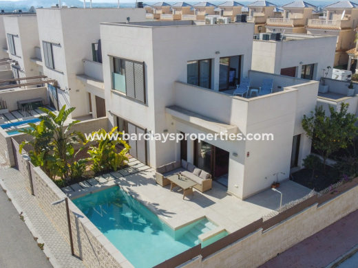 Chalet Independiente · Reventa · Urb. La Marina · Urb. La Marina