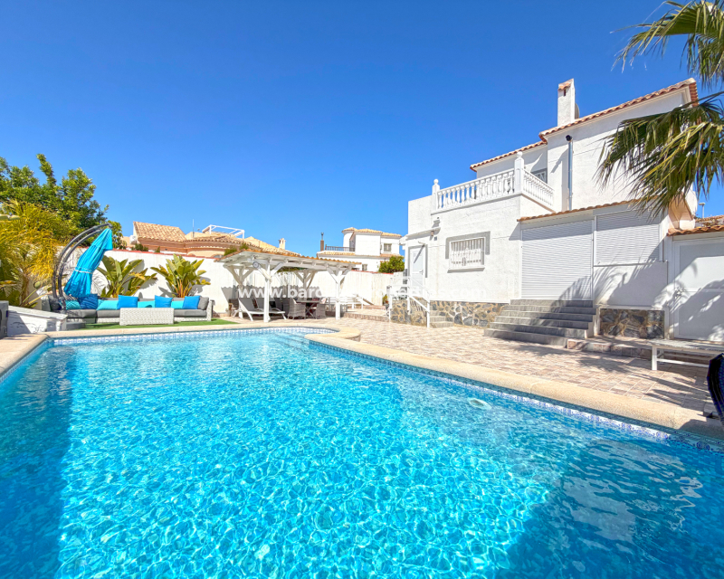Chalet Independiente - Reventa - Urb. La Marina - Urb. La Marina
