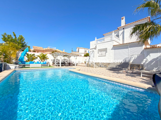 Chalet Independiente · Reventa · Urb. La Marina · Urb. La Marina