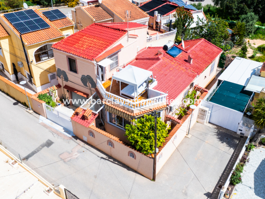 Chalet Independiente · Reventa · Urb. La Marina · Urb. La Marina