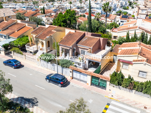 Chalet Independiente · Reventa · Urb. La Marina · Urb. La Marina