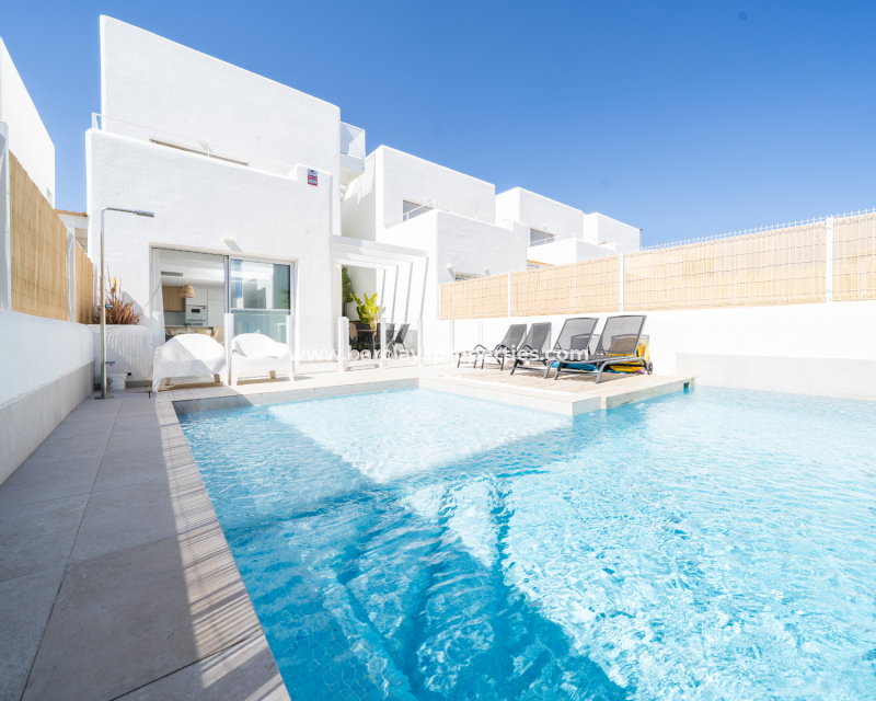 Chalet Independiente - Reventa - Urb. La Marina - Urb. La Marina