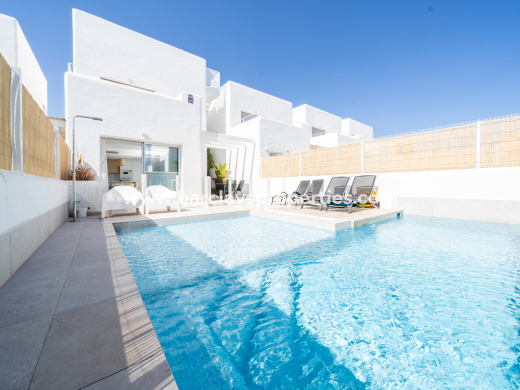 Chalet Independiente · Reventa · Urb. La Marina · Urb. La Marina