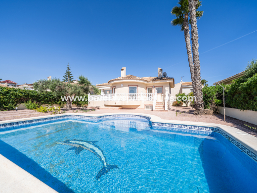 Chalet Independiente · Reventa · Urb. La Marina · Urb. La Marina