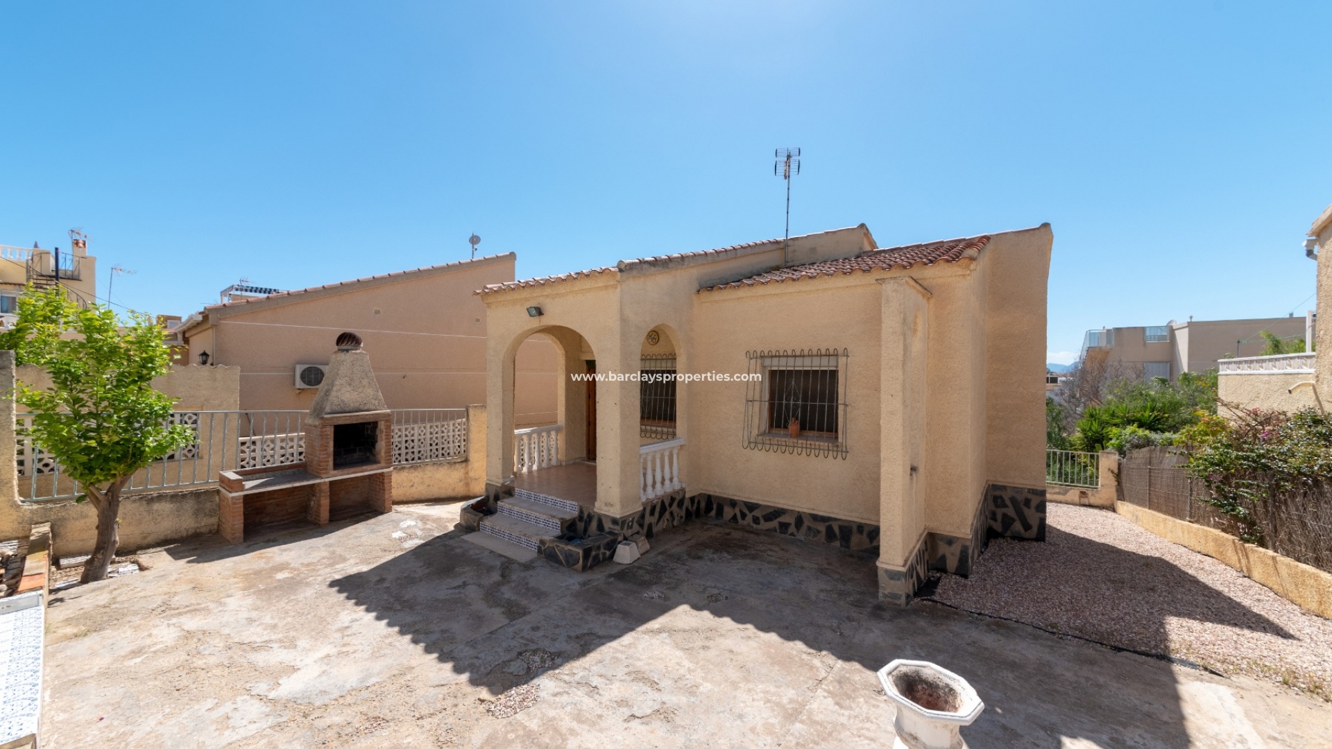 Chalet Independiente - Venta - Urb. La Marina - 5107