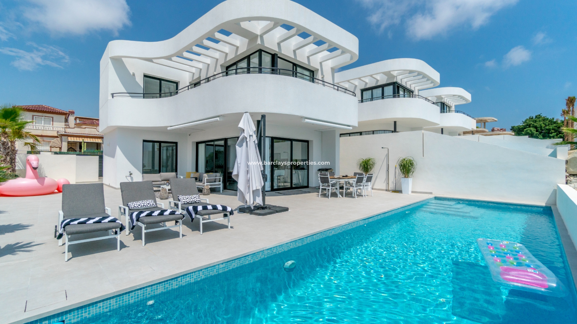 Chalet Independiente - Venta - Urb. La Marina - 5164