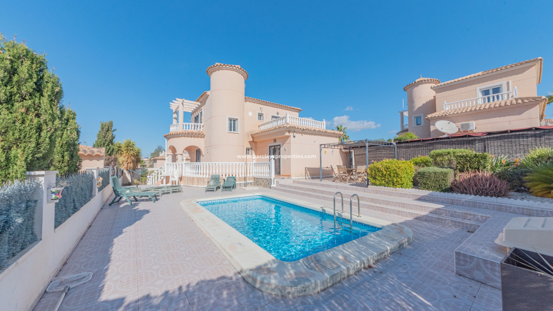 Chalet Independiente - Venta - Urb. La Marina - 5357