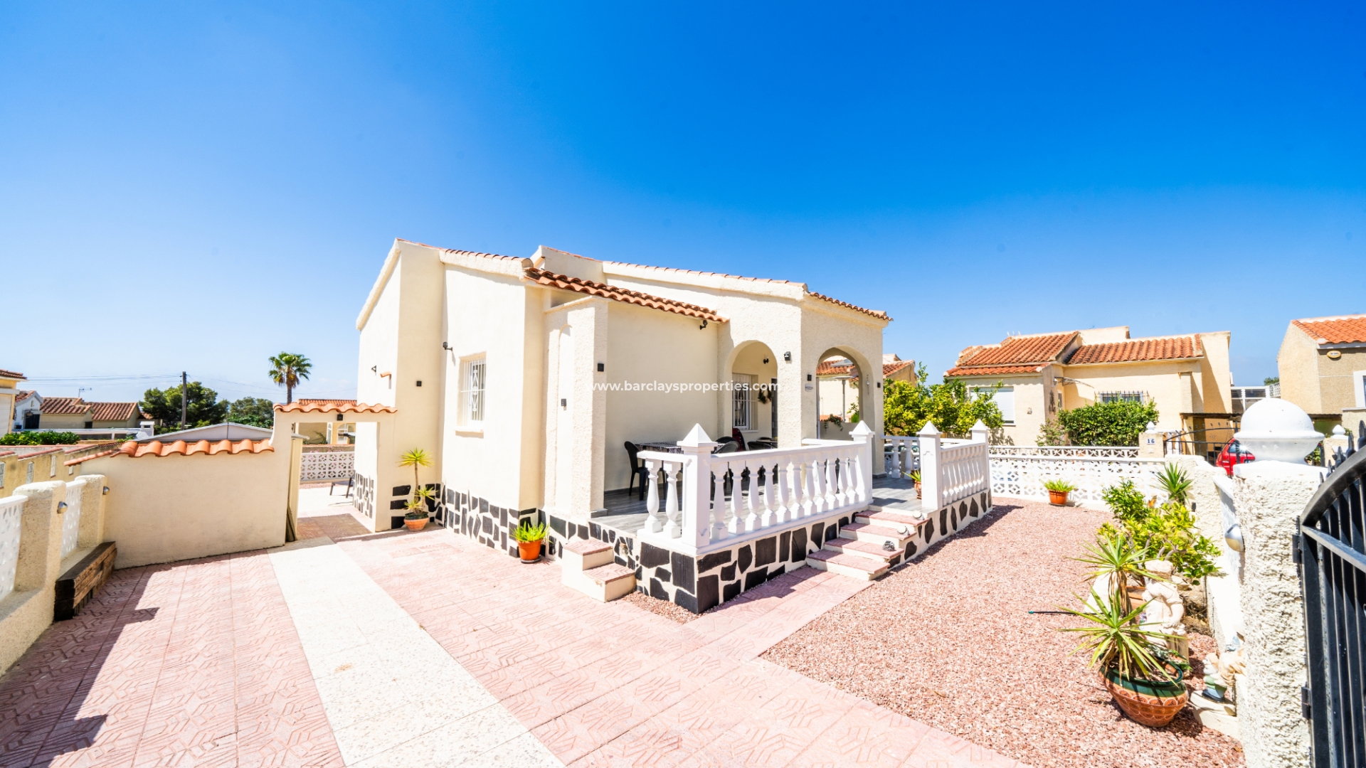 Chalet Independiente - Venta - Urb. La Marina - 5684