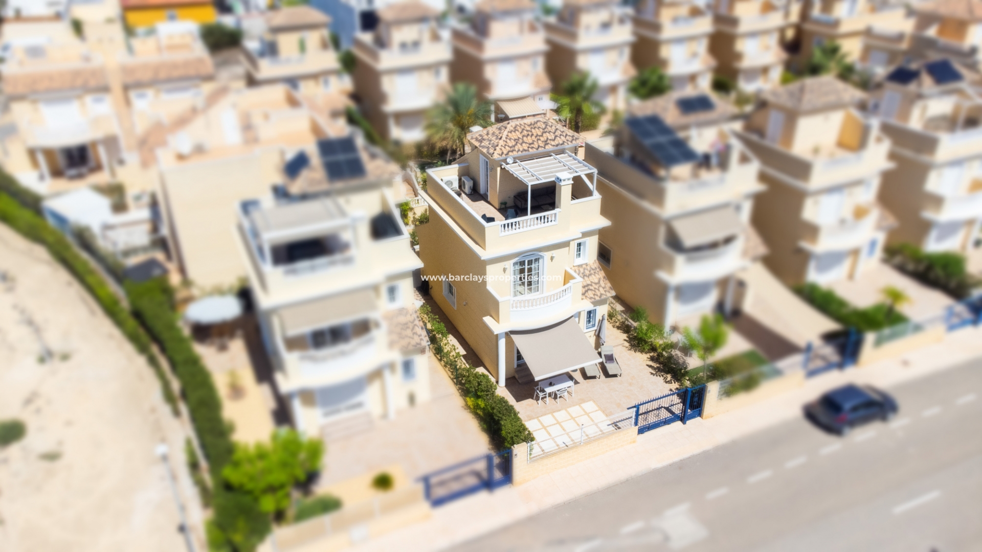 Chalet Independiente - Venta - Urb. La Marina - 5731